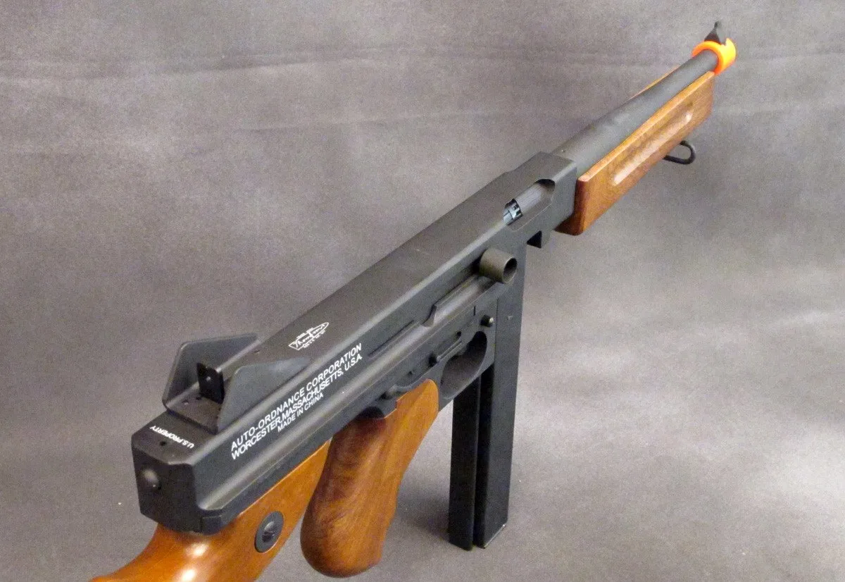 Airsoft Thompson M1A1 AEG: U.S. WW2 SMG w/ Stick Magazine