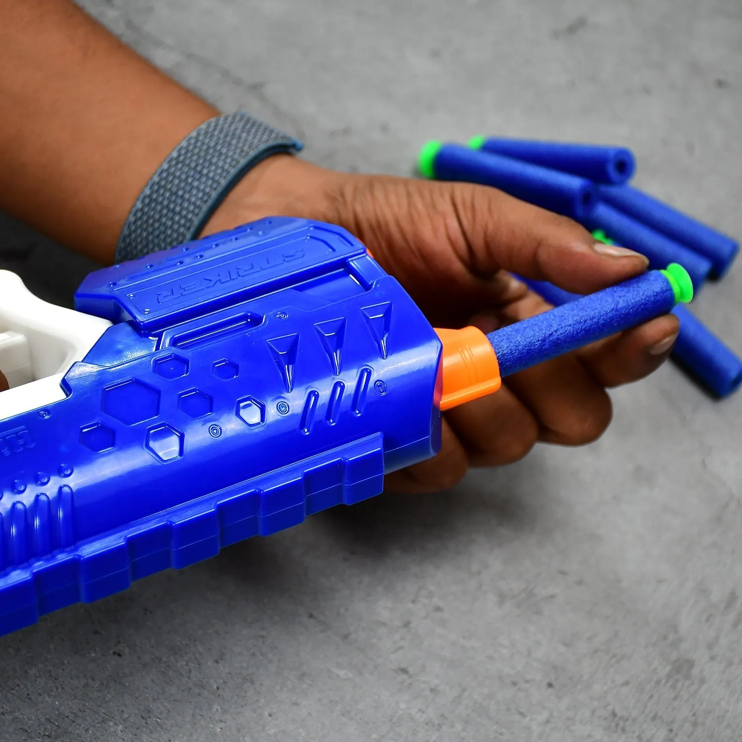 Hi-Arm Gun with 10xFoam Suction Bullet ,Made with ABS Plastic ,Solid Build ,Target Shooting